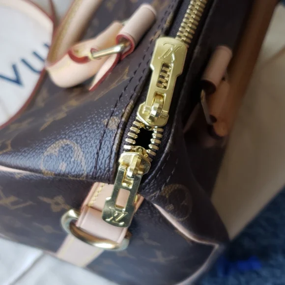 Louis Vuitton Monogram Speedy Bandouliere 25 - Picture 9 of 11